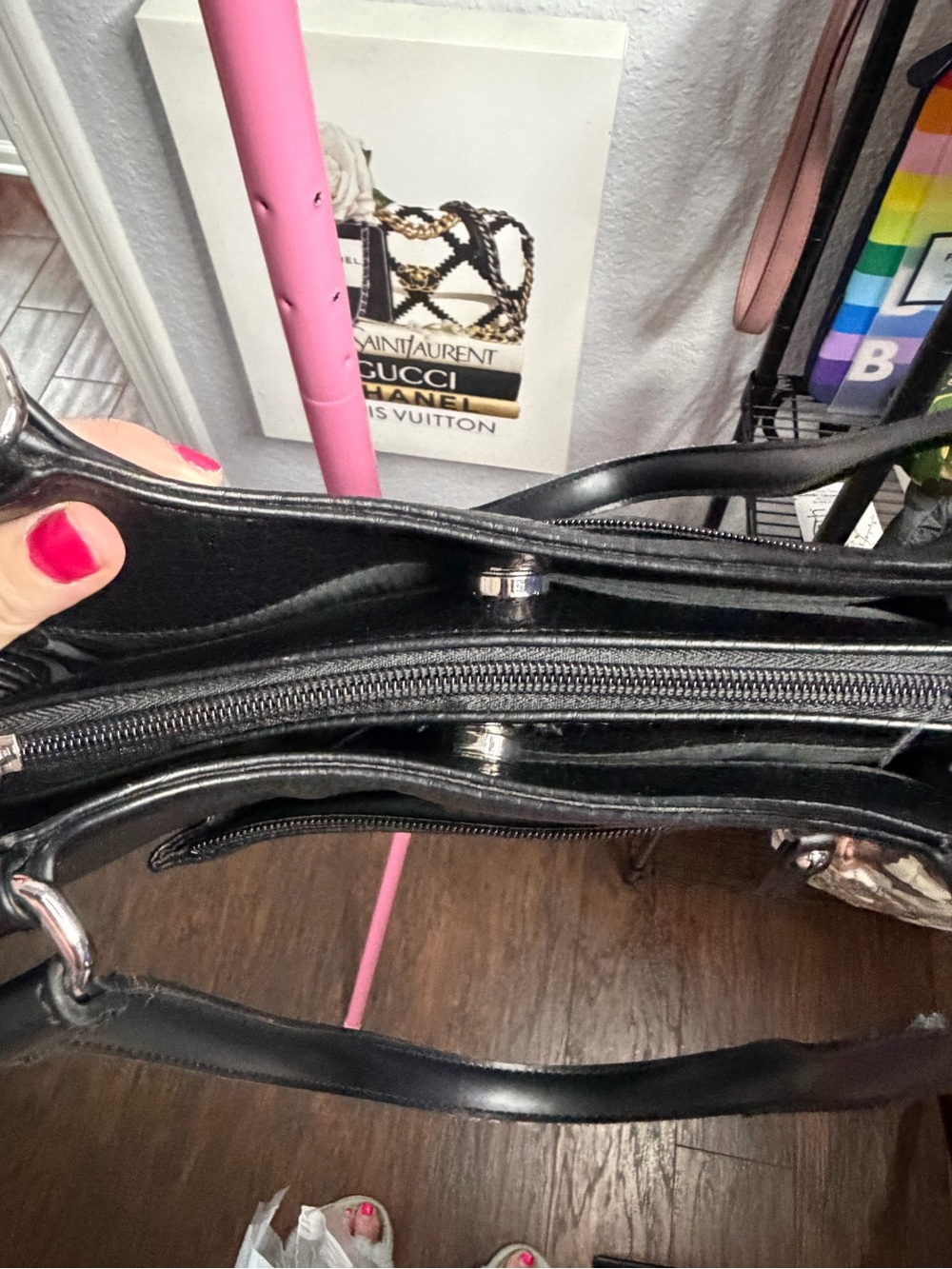 Giani Bernini - Black Pebbled Shoulder Bag with Silver Logo - Picture 14 of 16